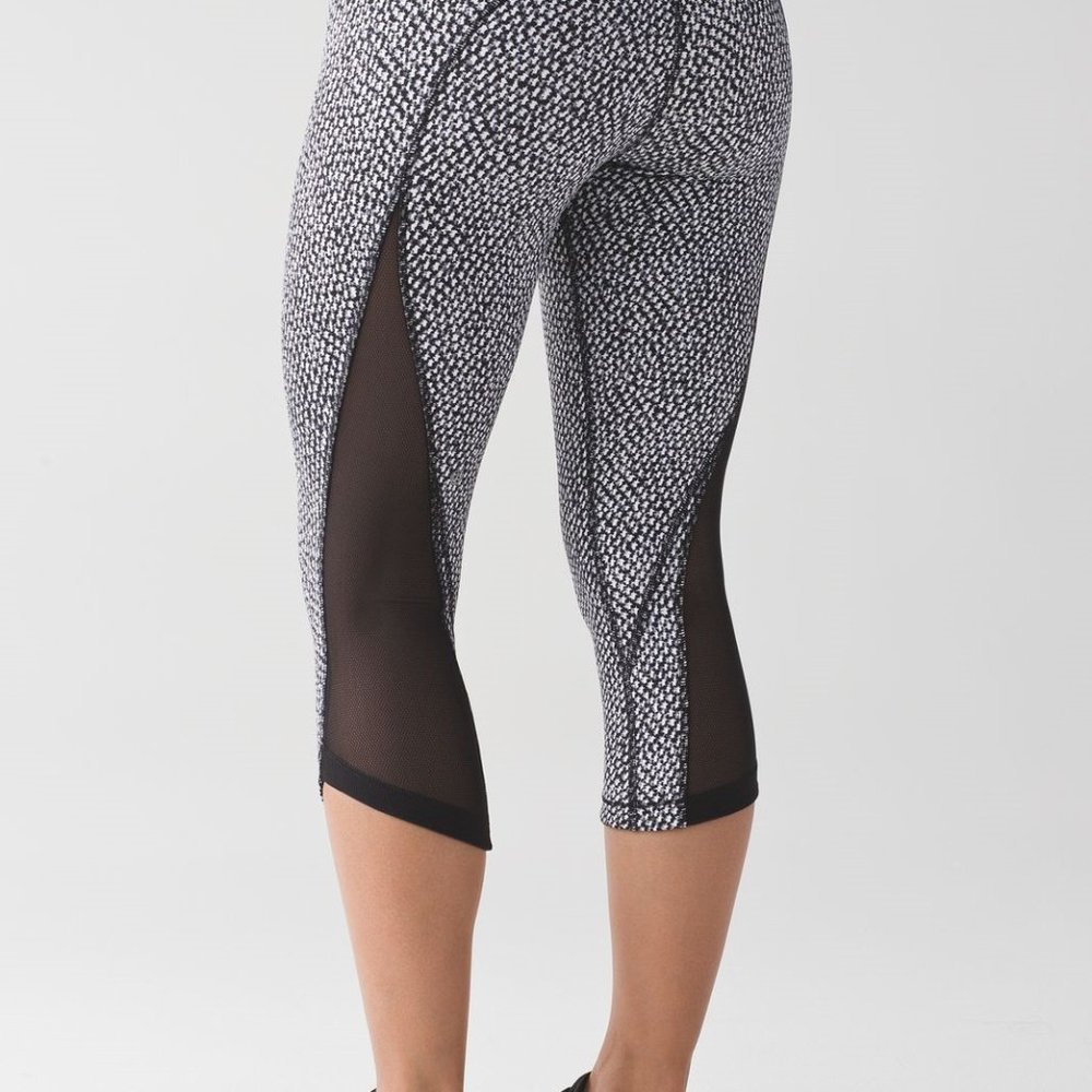 Lululemon Run Around Crop Scatter Star Leggings 4 - Picture 1 of 9